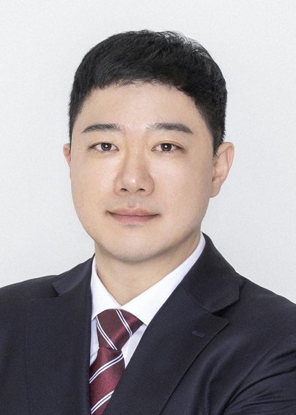 이진웅