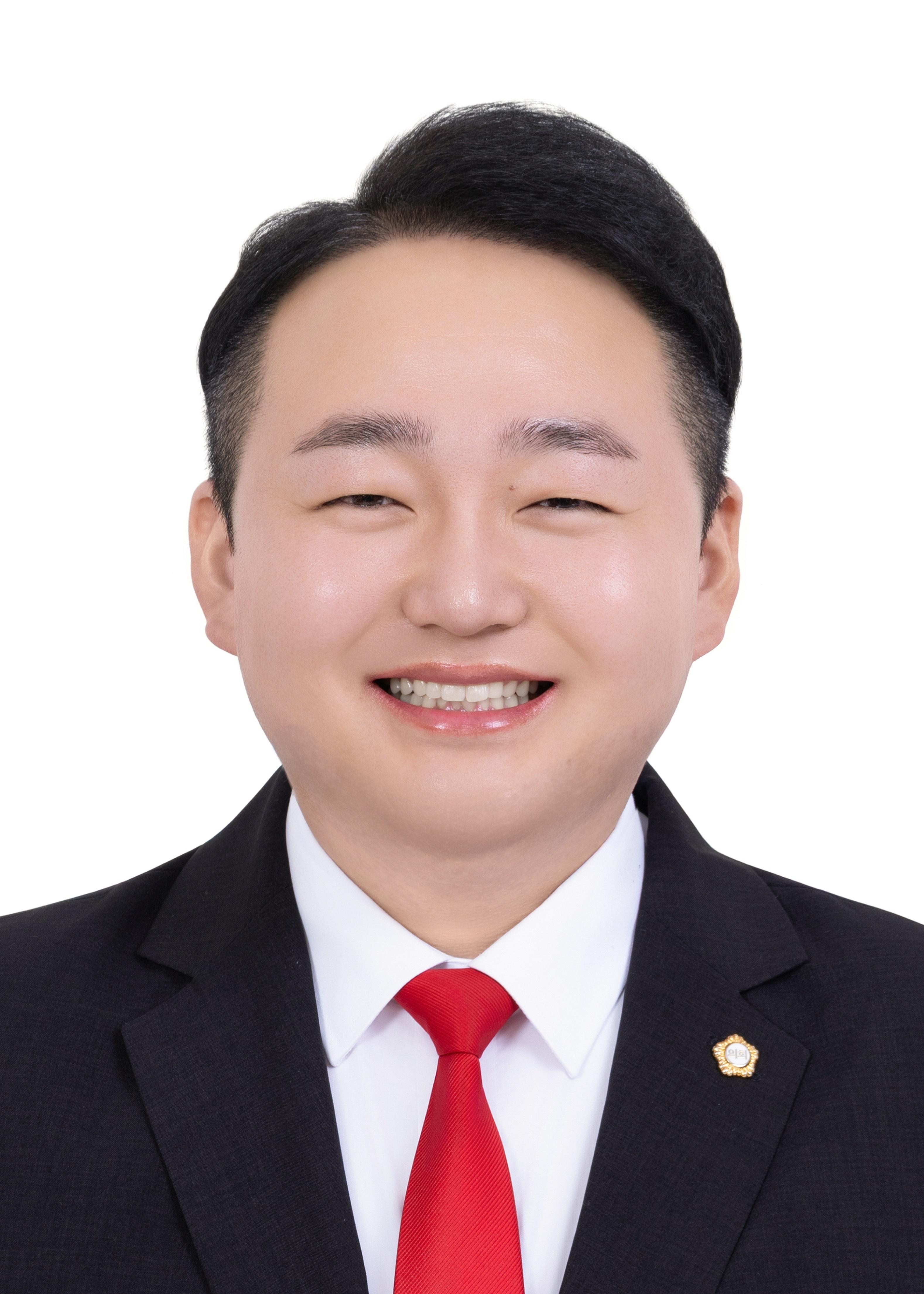 조대웅