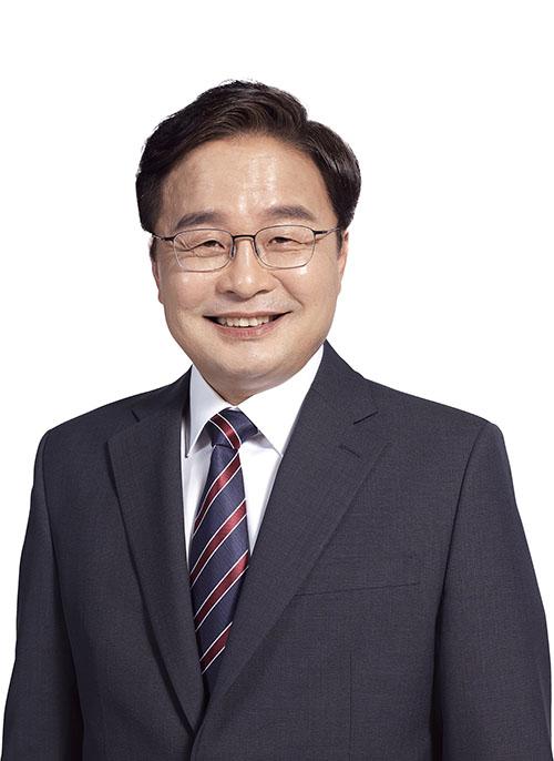 김우영