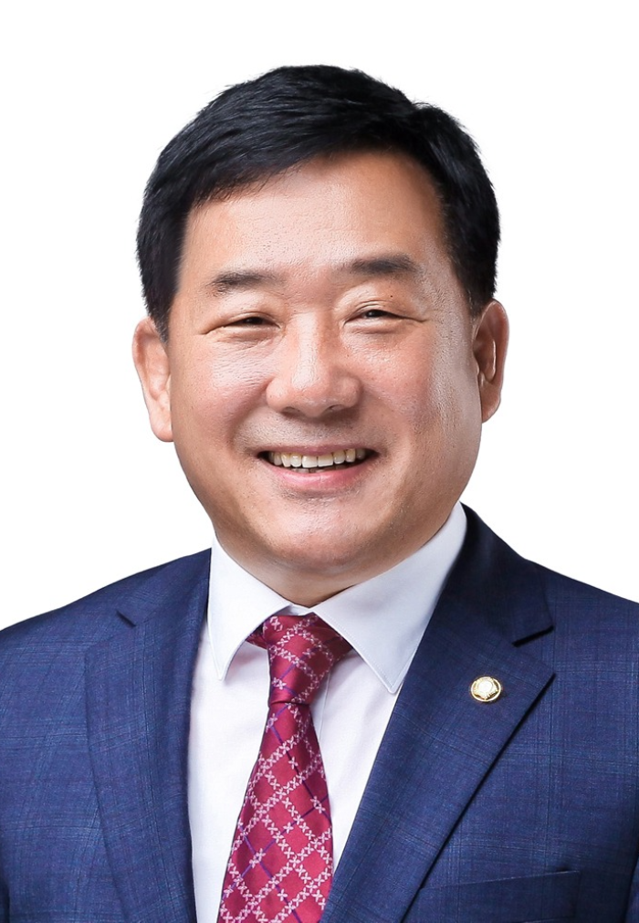 박성민